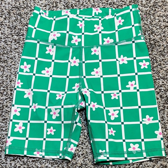 Hanna Andersson Green and White Checkered Floral Active Shorts - Picture 3 of 4